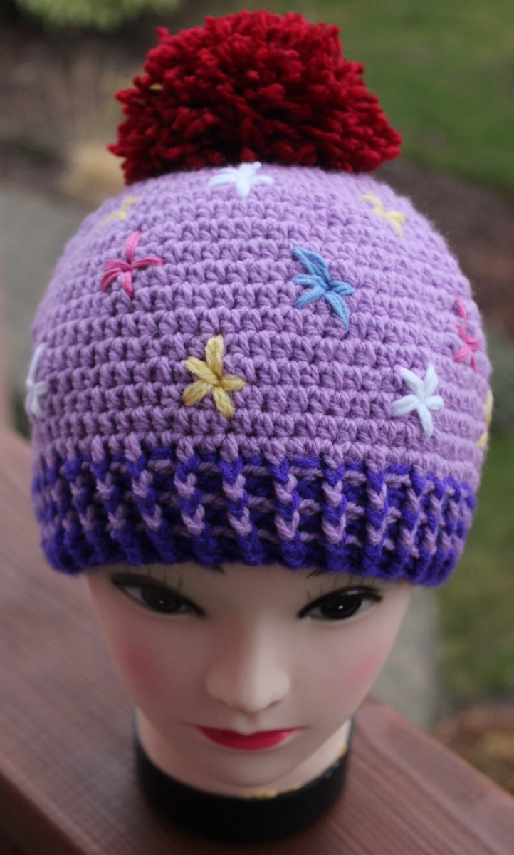 Háčkovaná čepka s bambulí