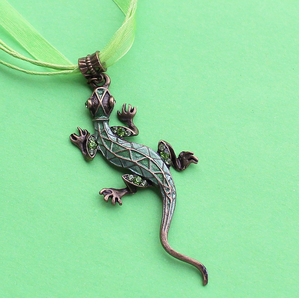 Ještěrčí náhrdelník