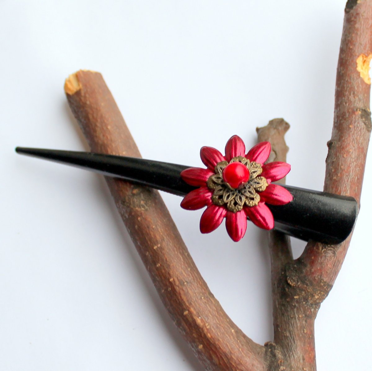 Rozkvetlá velká kovová betka