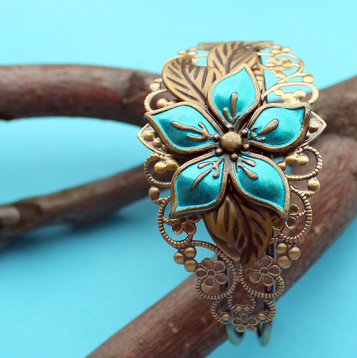 Náramek s květinou