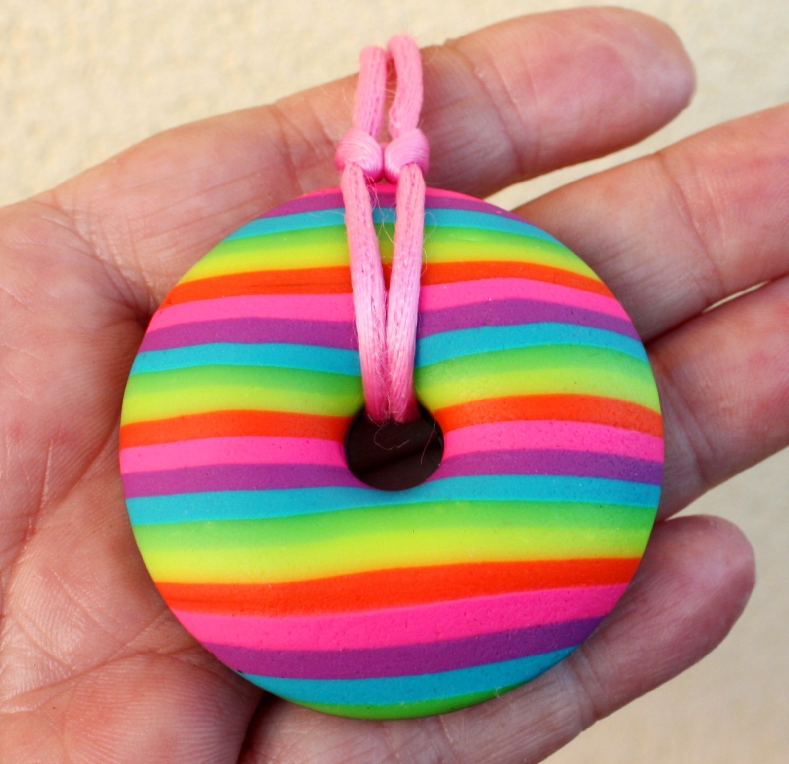 duha v neonu .. rezervace