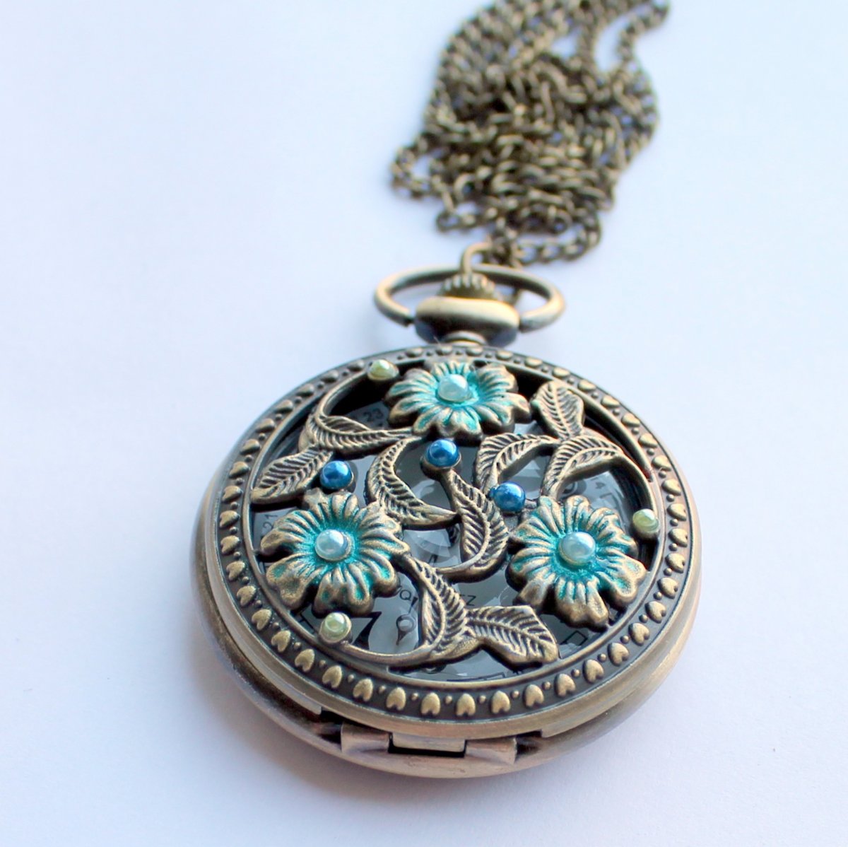 Bronzové rozkvetlé cibule 