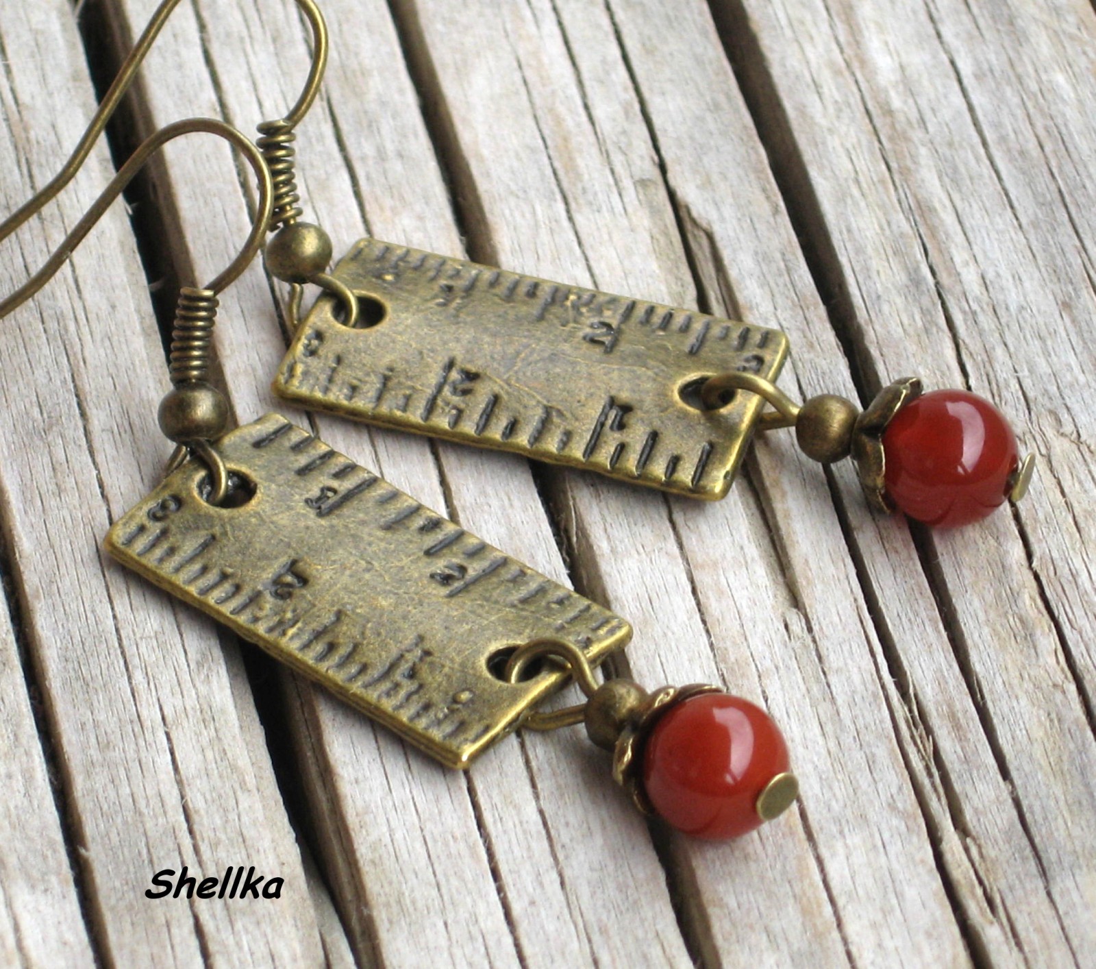 Náušnice ....změř to metrem:)