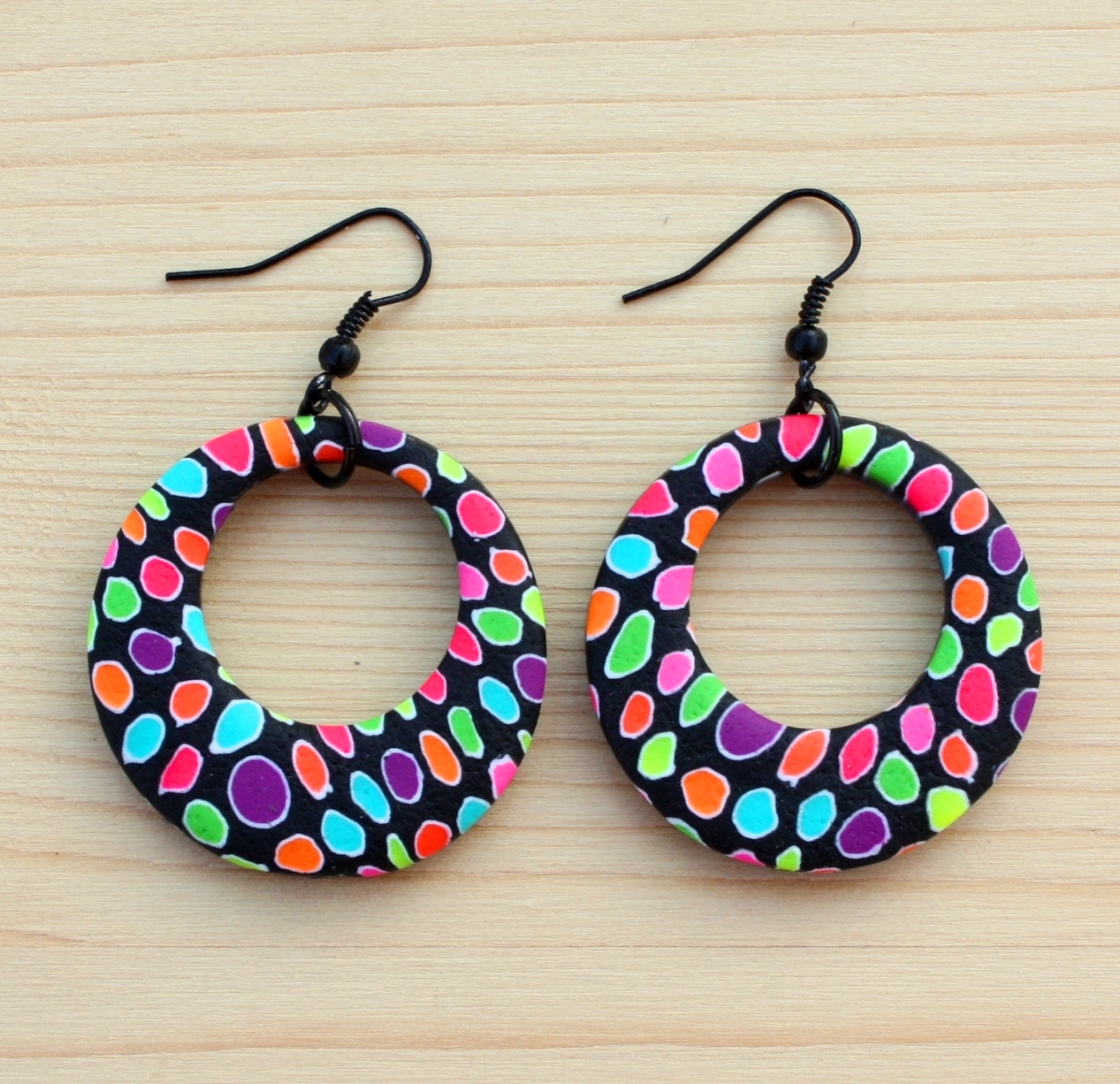 vzorované náušnice