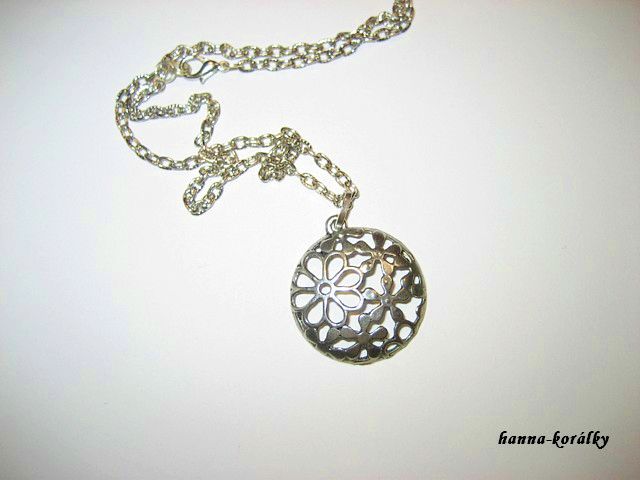 Řetízek s filigránovým přívěskem - kolečko