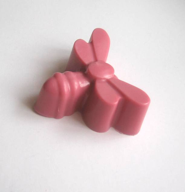 mýdlová vážka tmavě starorůžová