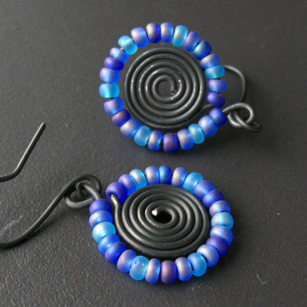 Modromodré matné kytičky