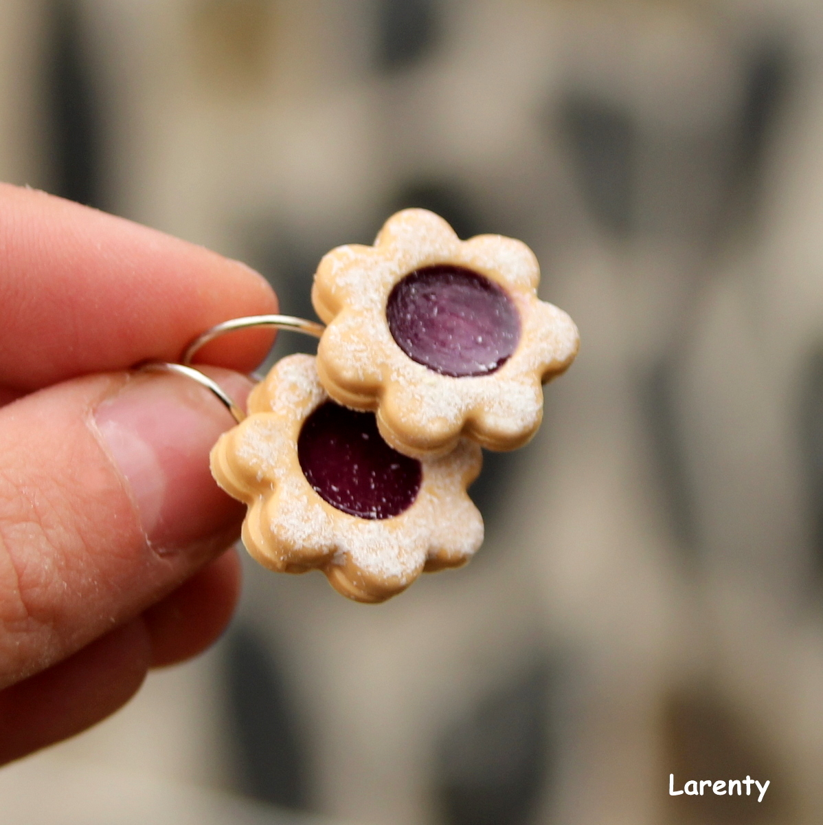 Linecká kytka (fialová, visící)