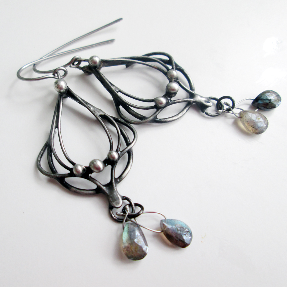 Kapičky labradoritu