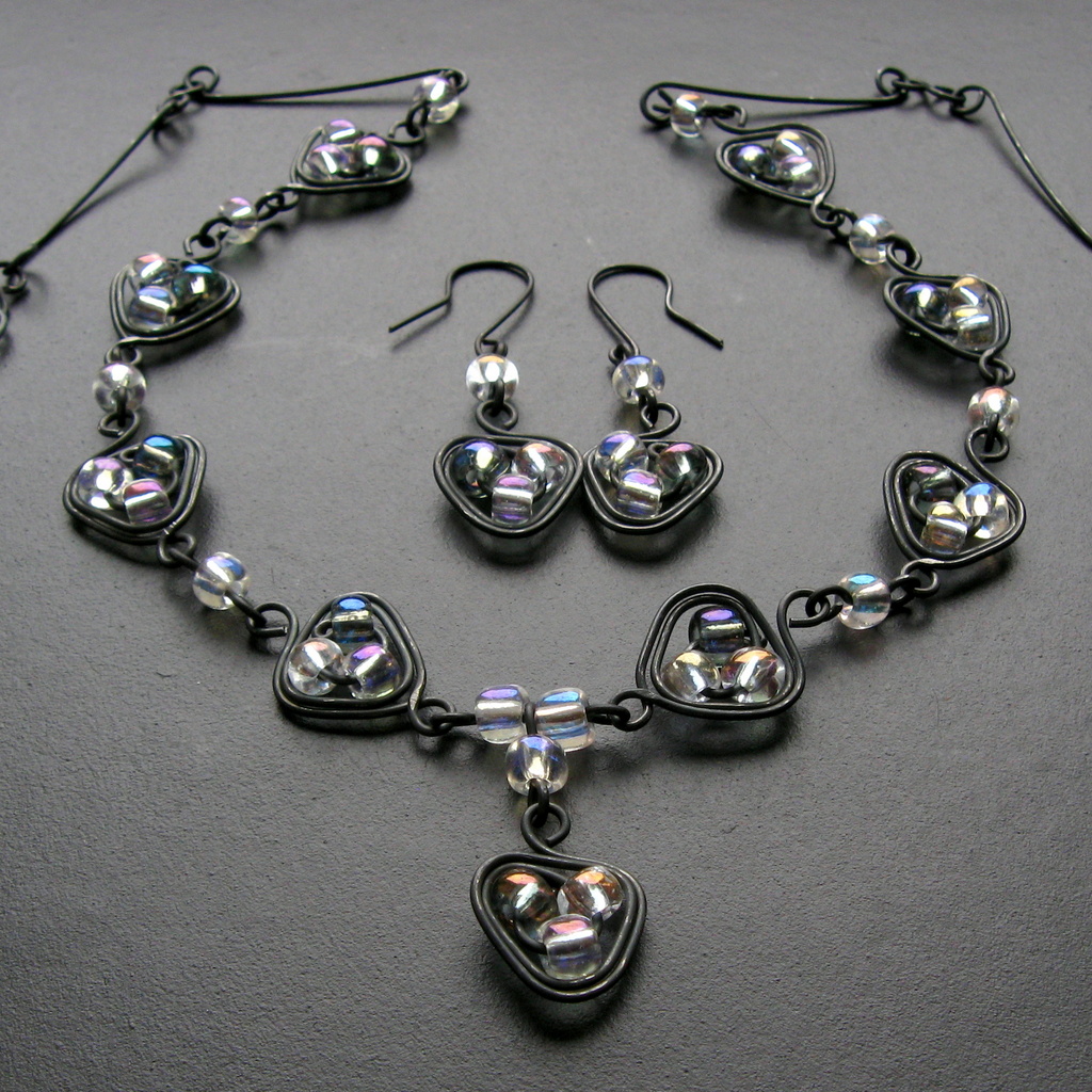 Čiré a šedé do trojky