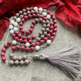 Japa mála - dřevo, bílý jadeit a křišťál