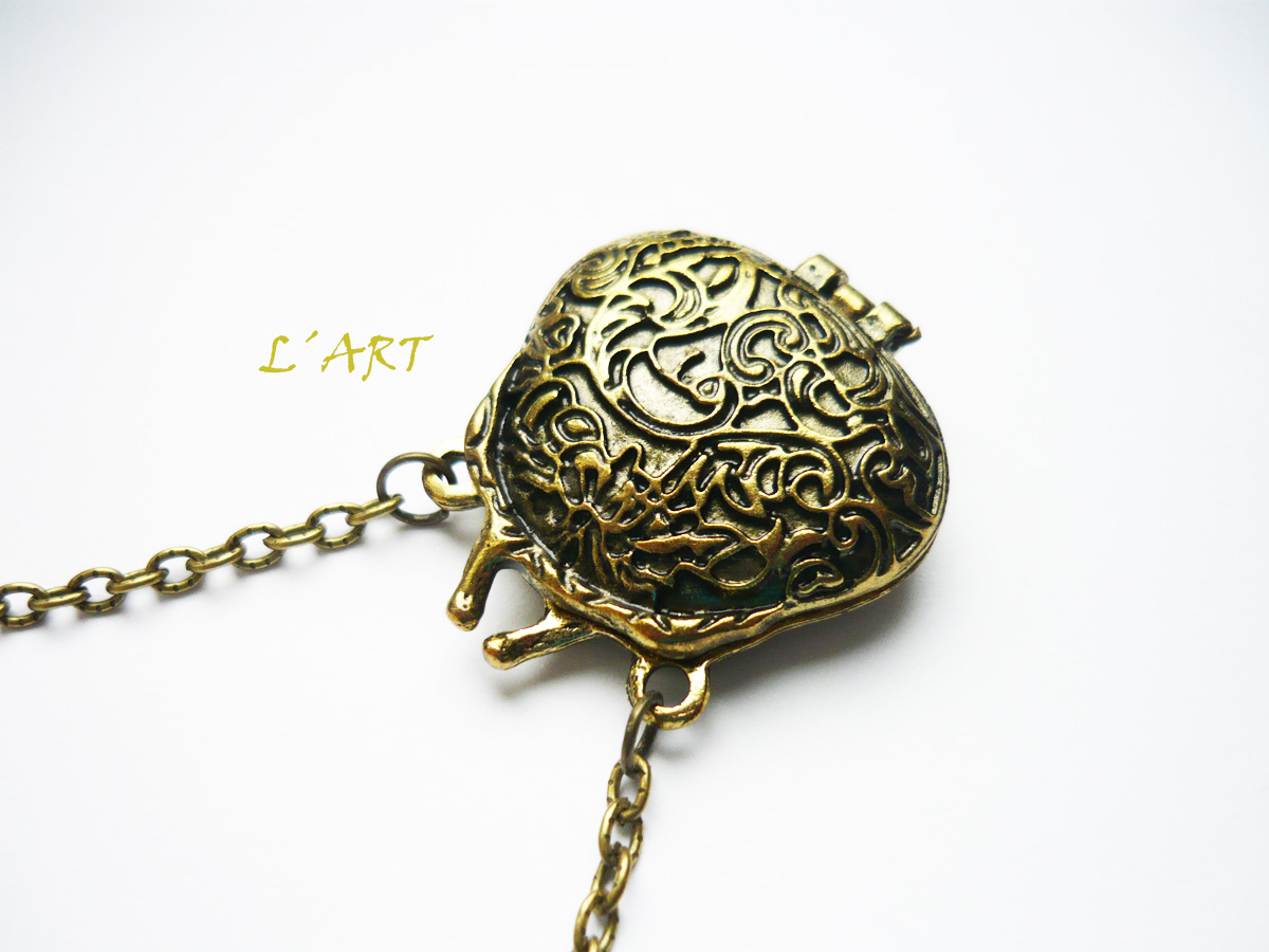 Otevírací medailon peněženka