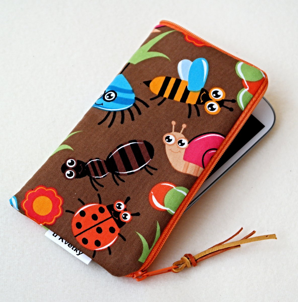 BROUČCI V TRÁVĚ - obal na mobil