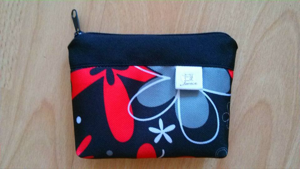 Malá kapsička na drobnosti z kočárkoviny