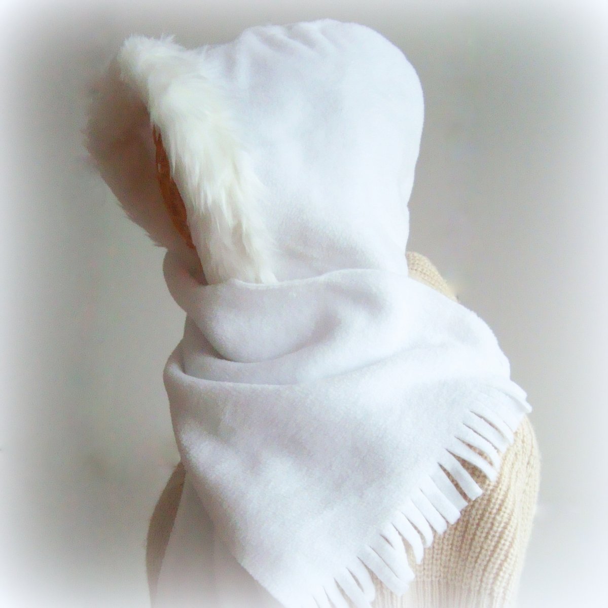 Kapucošálka v bílé