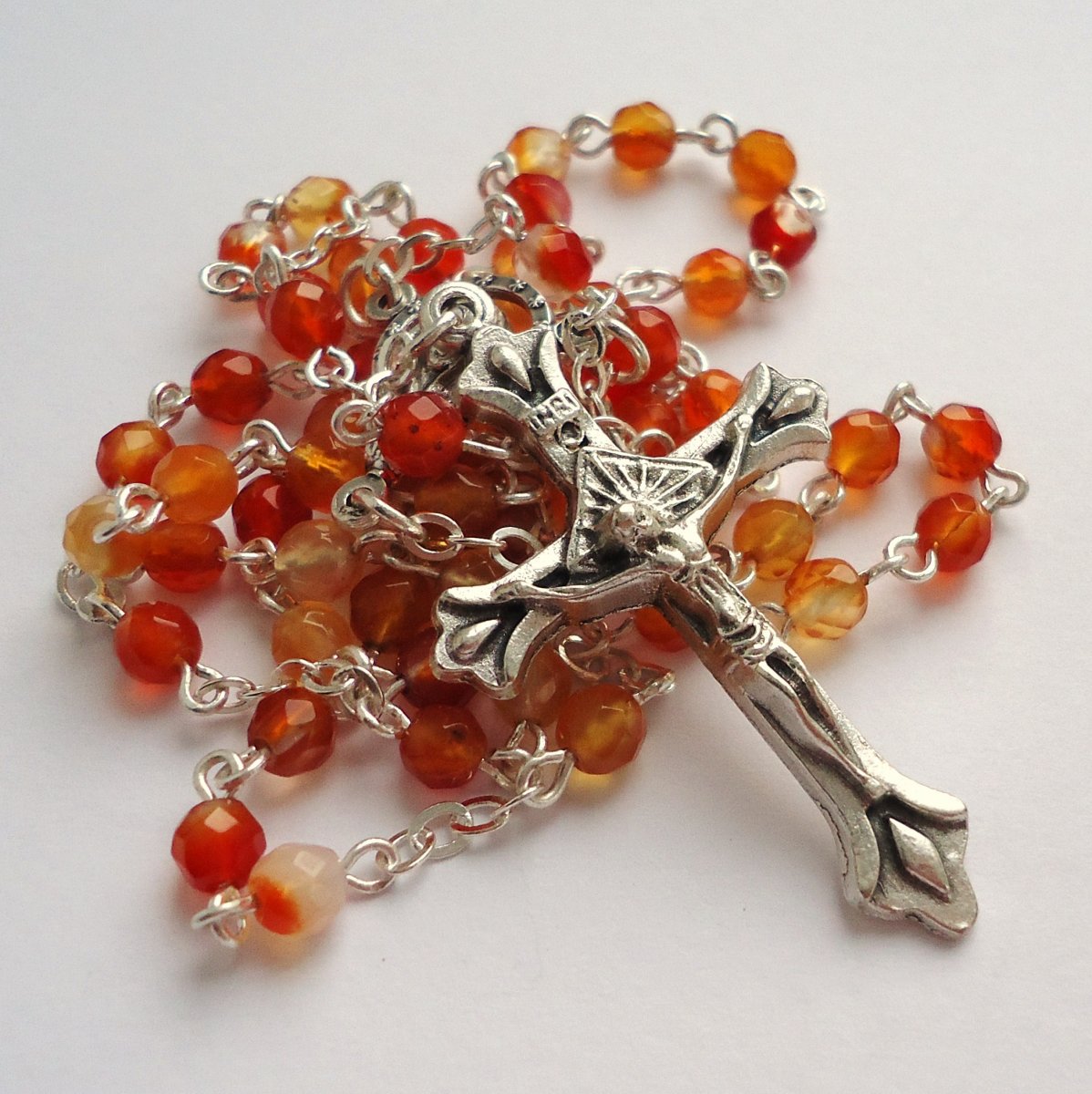 Růženec z minerálu - karneol