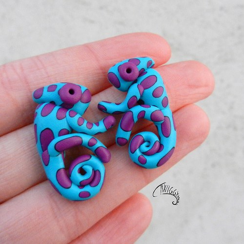 Chamík kontrastní v uchu