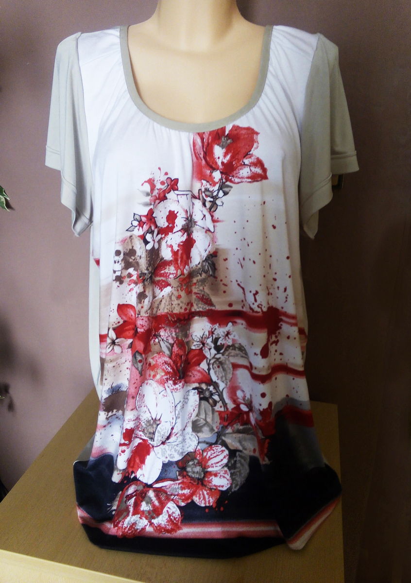 Béžové tričko s květem