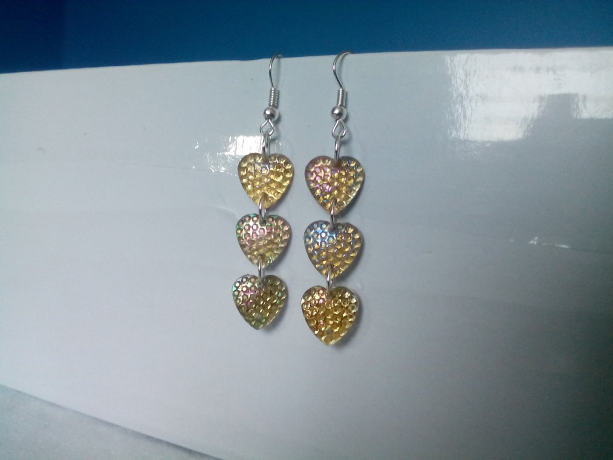 Žlutá třpytivá srdíčka