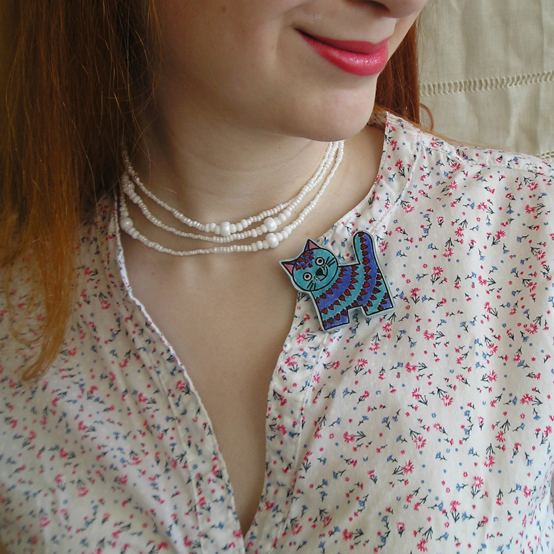 plastová brož Kočka