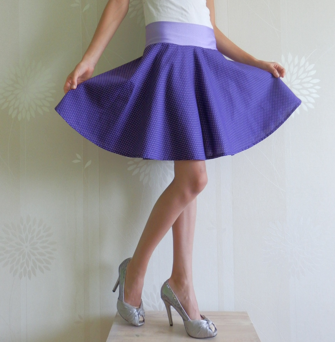 *Kolová puntíkatá sukýnka*