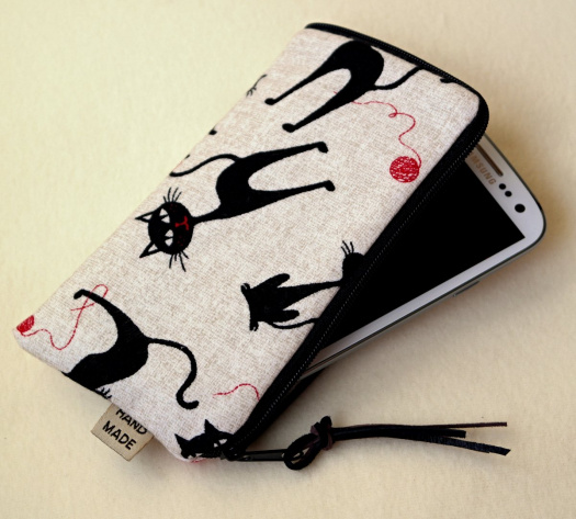 KOČIČÍ - obal na mobil o velikosti 14,5 x 7cm