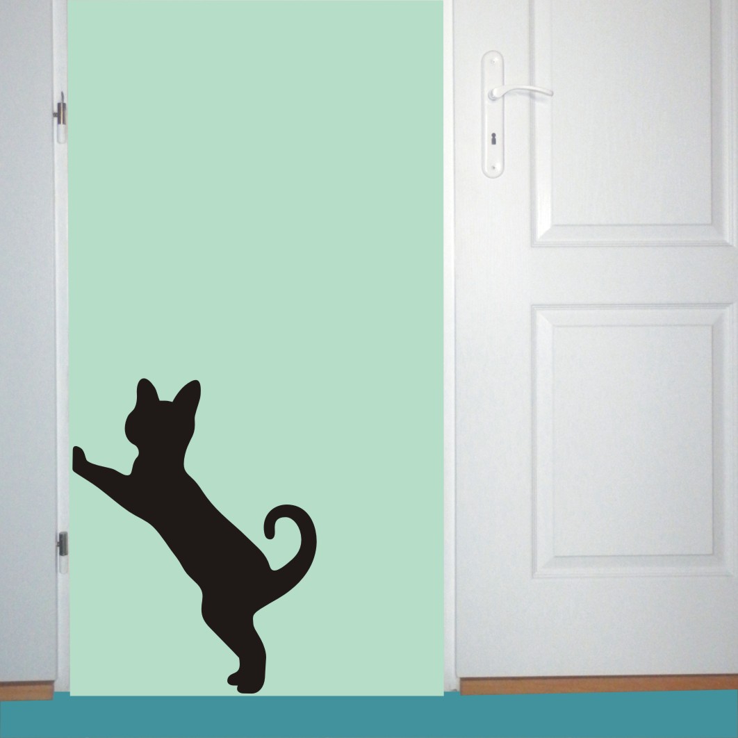 kočka s ptáčkem o tlapku se opírá - samolepka