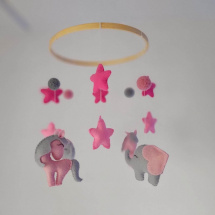 Růžový Kolotoč nad postýlku koně a sloni