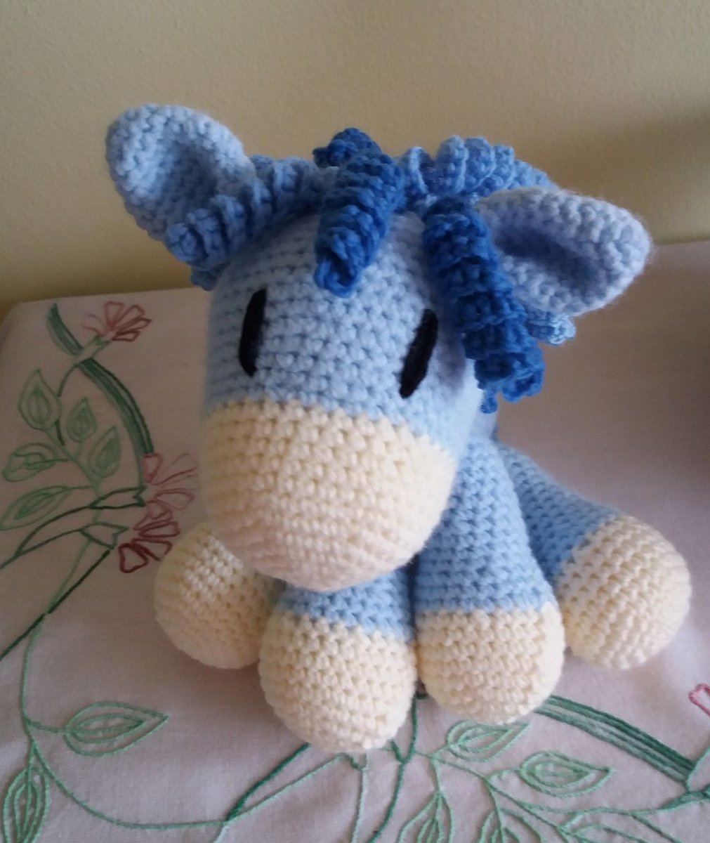 háčkovaný koník Tomík