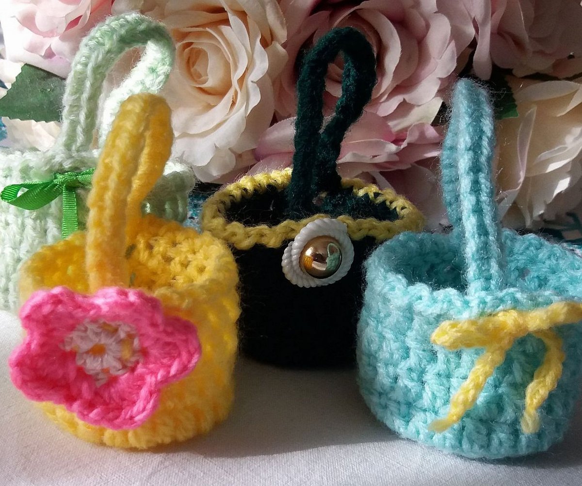 háčkovaný košíček na vajíčko nebo cokoli jiného :)