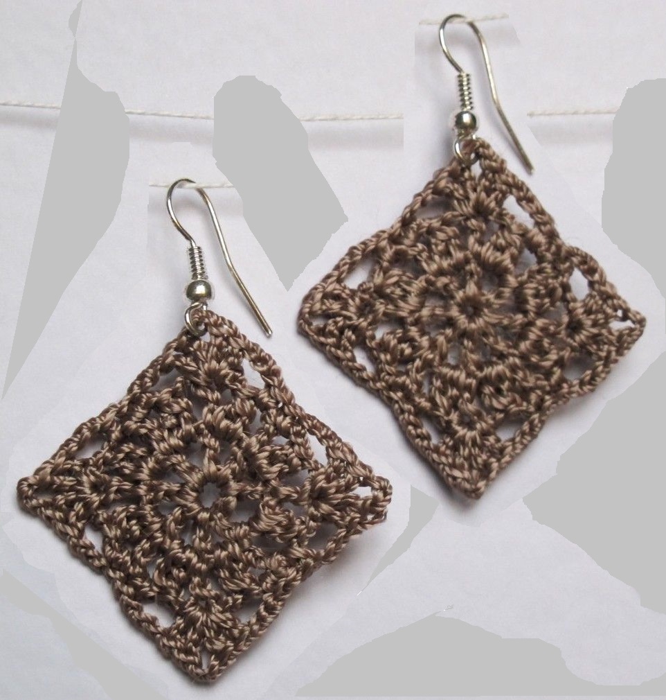 Kosočtverce hnědavé