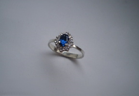Prsten se spinelem a zirkony