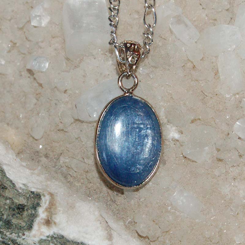 Náhrdelník s kyanitem