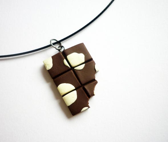 Strakatá fimo čokoláda - náhrdelník