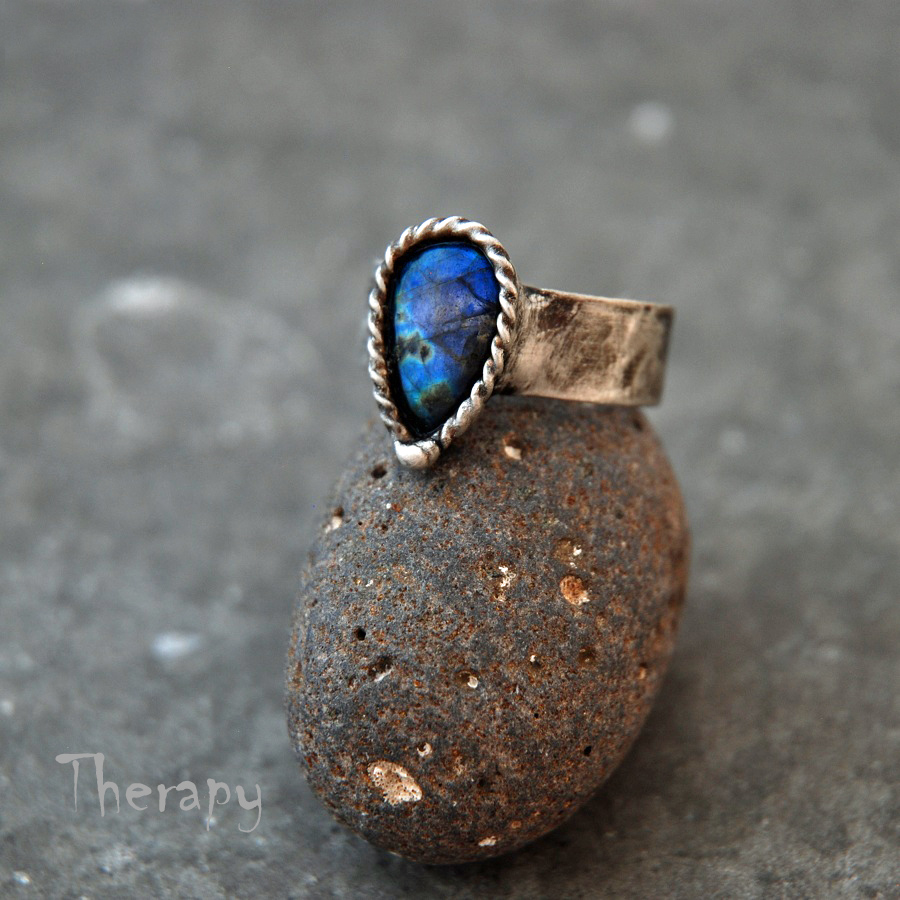 Prstýnek s labradoritem