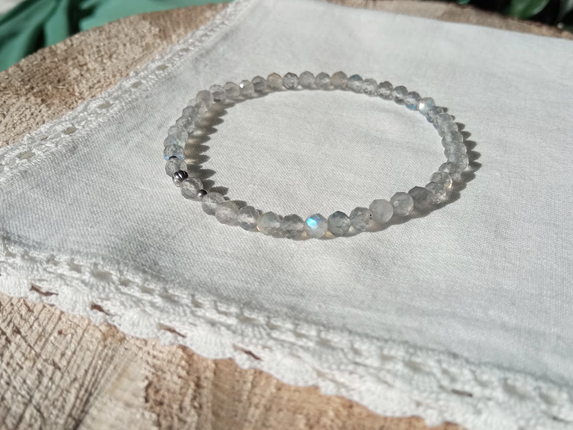 Můj Malý Poklad na ruku v dárkovém balení - světle šedý labradorit 