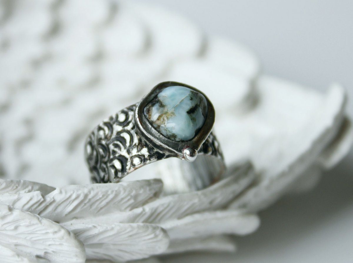 Husky's eyes .. ( larimar )