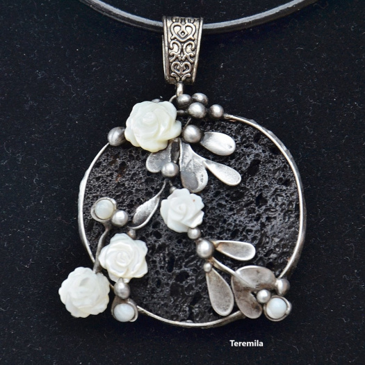 Růženka spí - láva, perleť