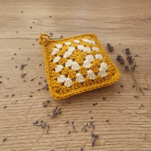 LEVANDULOVÝ POLŠTÁŘEK  HÁČKOVANÝ