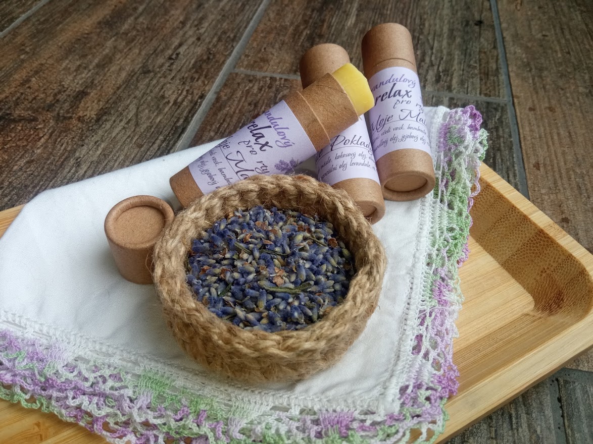 Poklad pečující o rty - levandulový