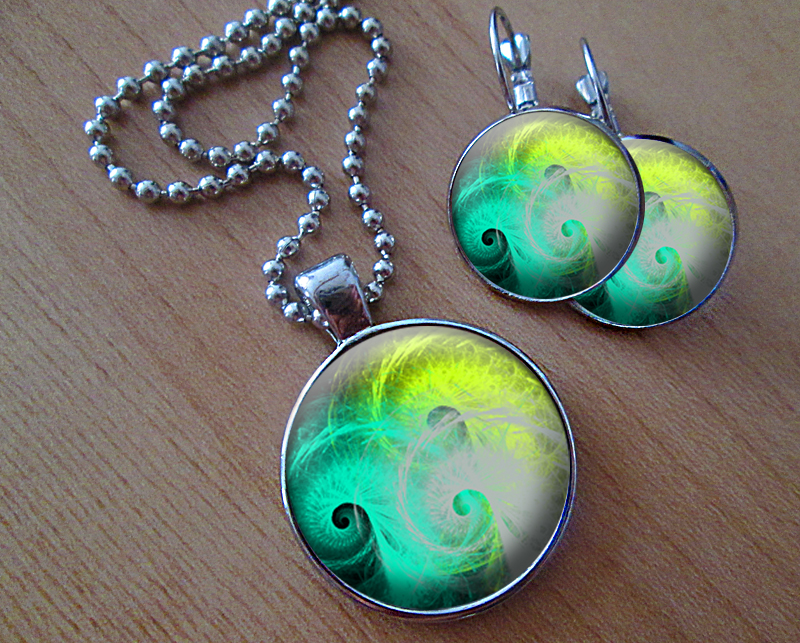 Sada náušniček a přívěsku 