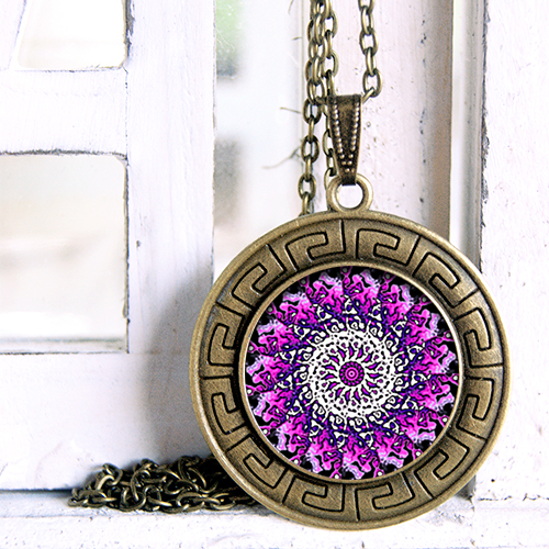 Pinkie  -  Ozdobný přívěsek na krk 