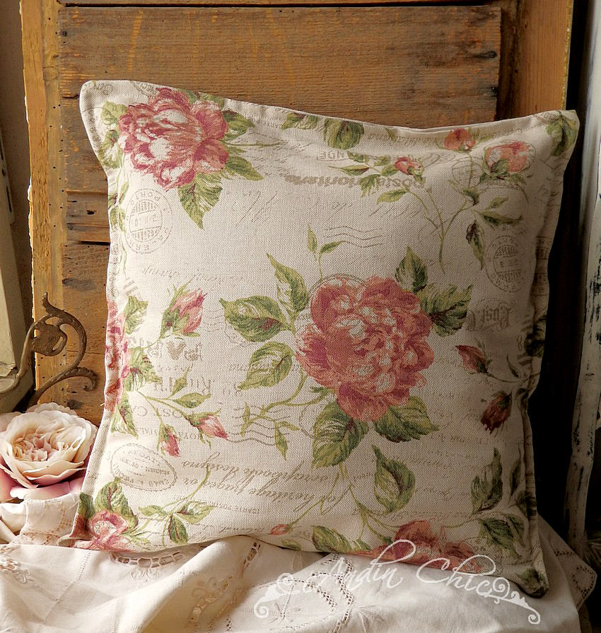 Lněný polštář s růžemi