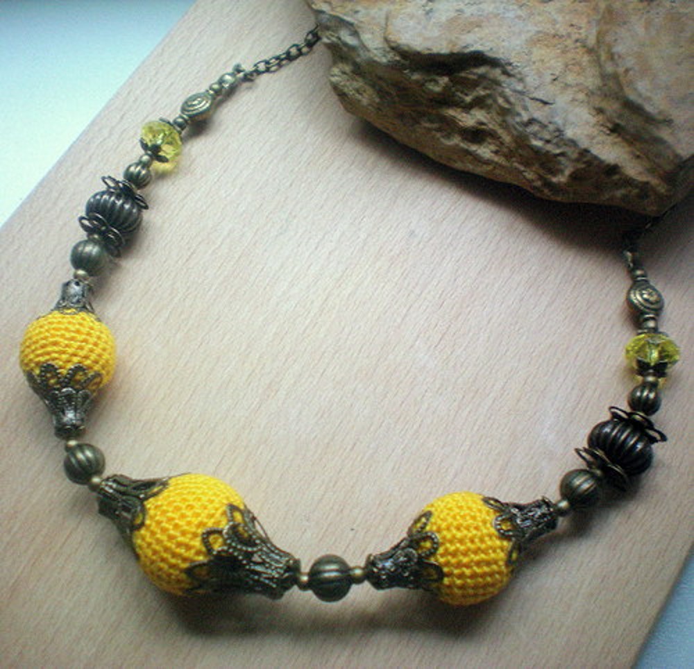 Háčkovaný náhrdelník Žluťásci 