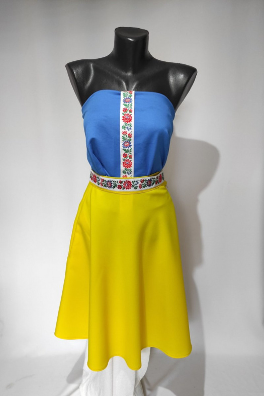 Žltá sukňa s kvetinovou stuhou