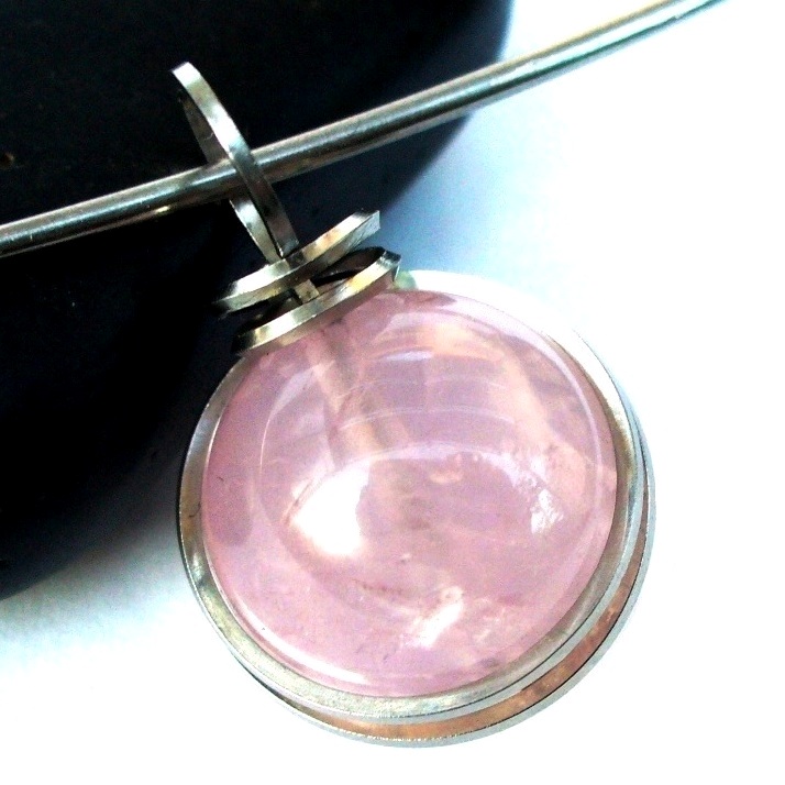 NÁHRDELNÍK Růžový sen