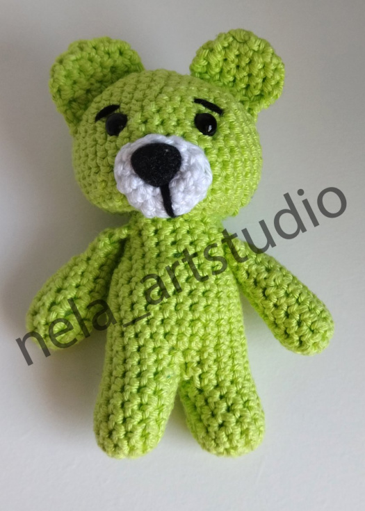 Háčkovaný medvídek žlutozelený