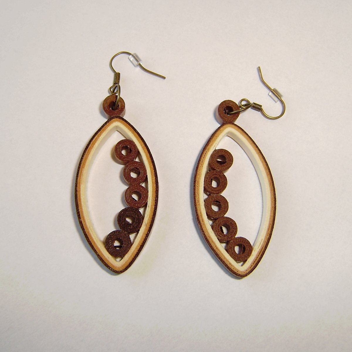 Hnědé mandličky s korálky