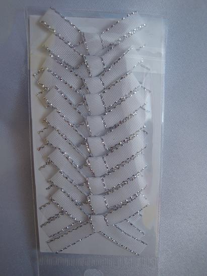 Mašličky/vývazky do klopy svatebčanů - bílo-stříbrné