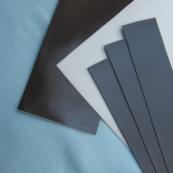 Samolepící MAGNETICKÁ FÓLIE - A4